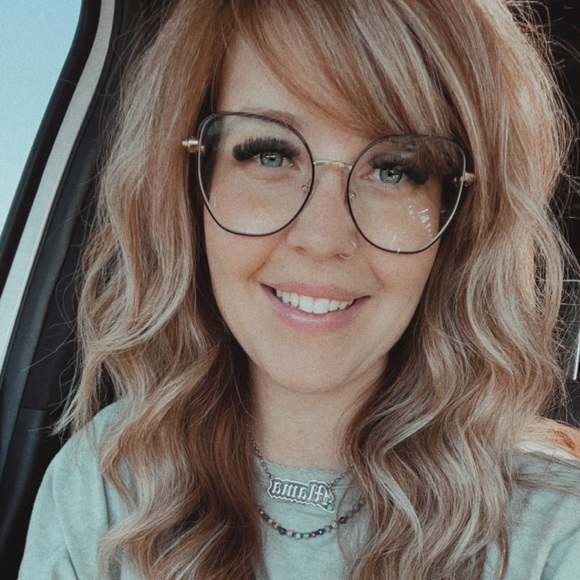 Meet your Posher, Josie - Picture 1 of 1